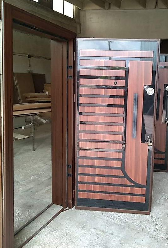 042 Lüks Seri Çelik Kapı