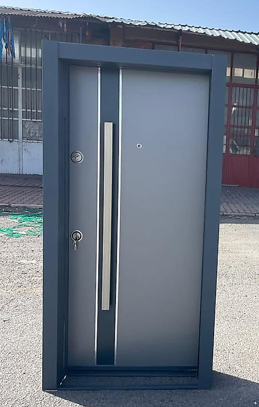 009 Kompozit Çelik Kapı