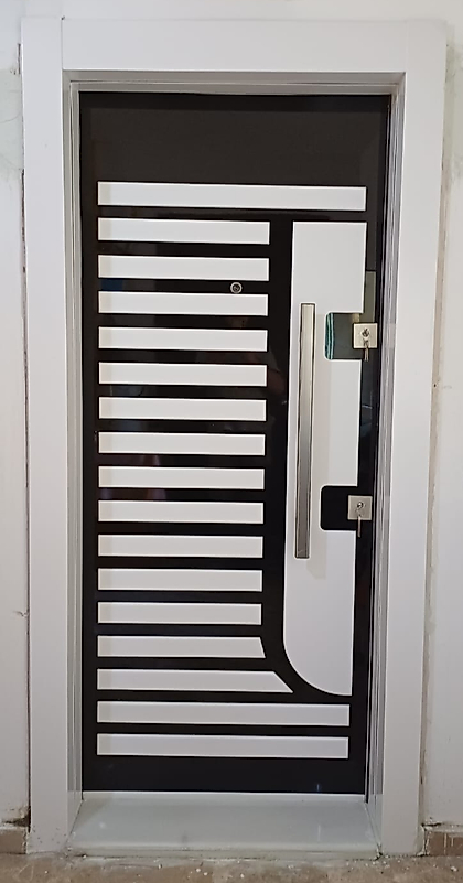 052 Lüks Seri Çelik Kapı