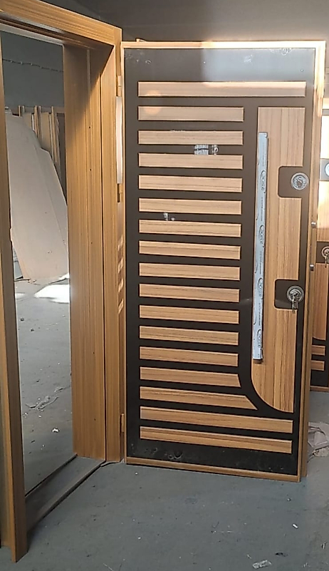 054 Lüks Seri Çelik Kapı