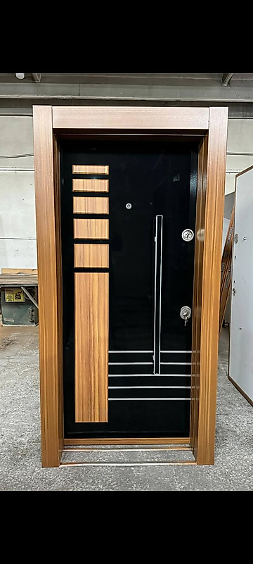 061 Lüks Seri Çelik Kapı