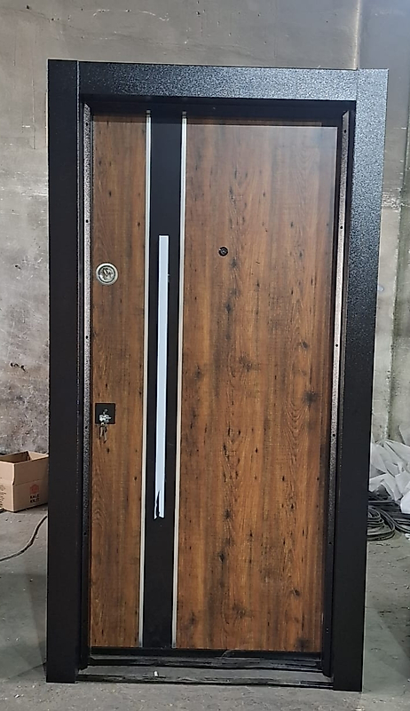 008 Kompozit Çelik Kapı